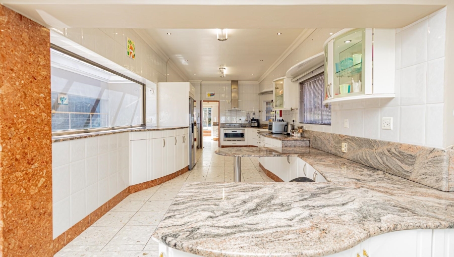 7 Bedroom Property for Sale in Plattekloof Western Cape